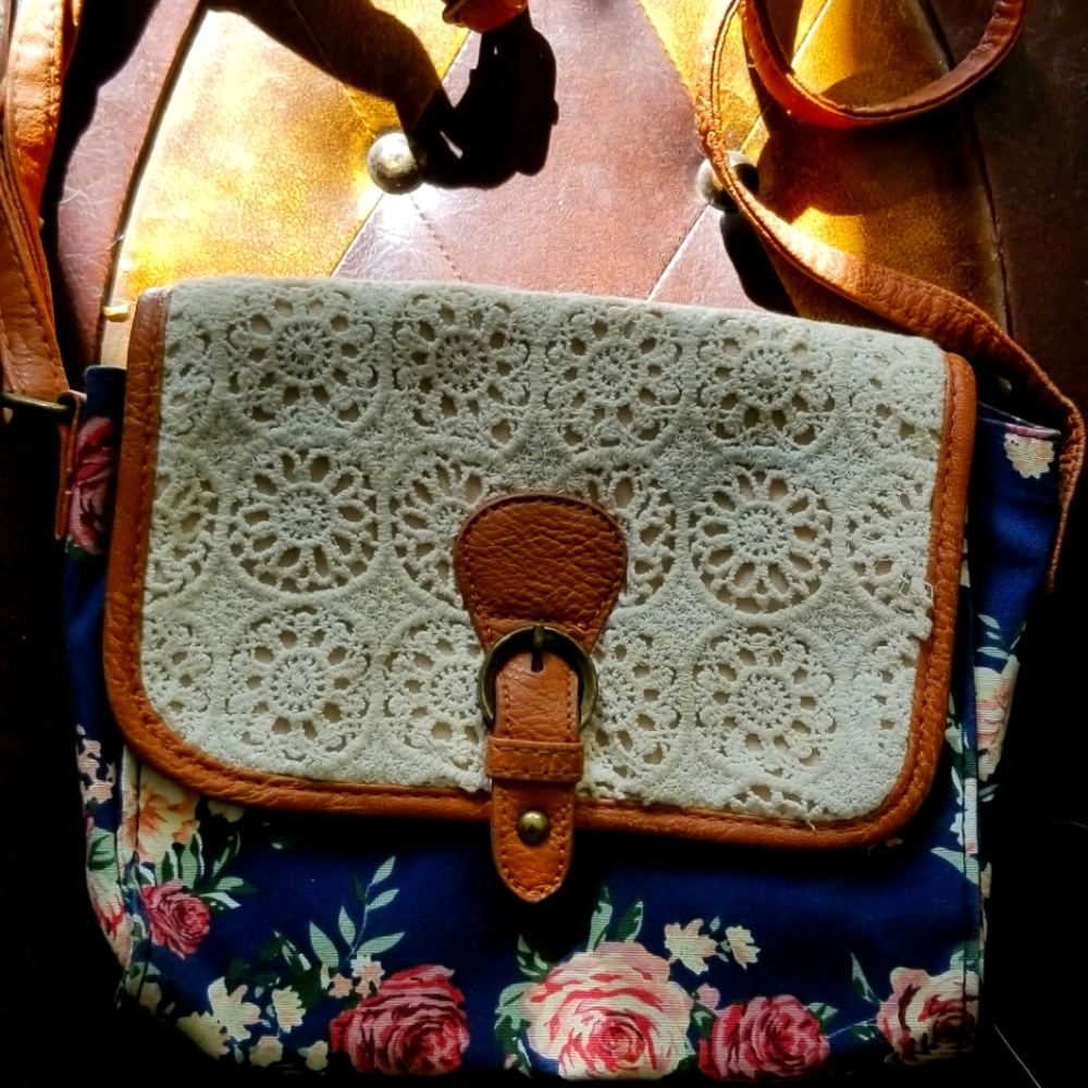 Beautiful Floral Lace Crossbody